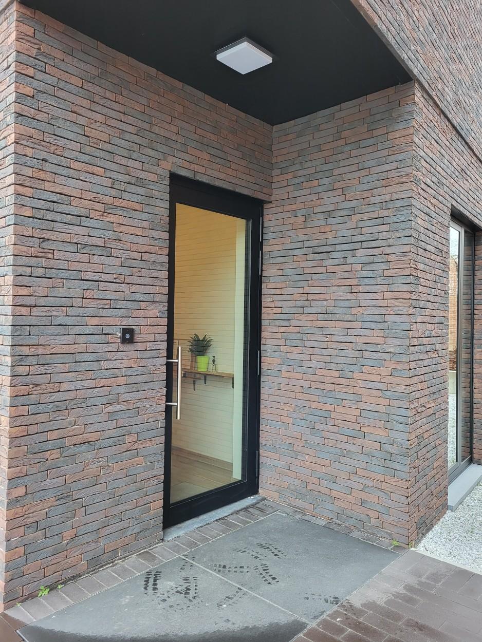 Voordeur van de praktijk Massage Arnauts in Alken